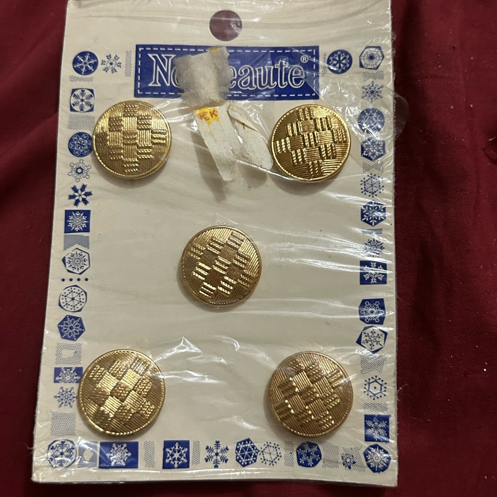 Vintage Nouveaute Gold Tone Sewing Buttons. New in package